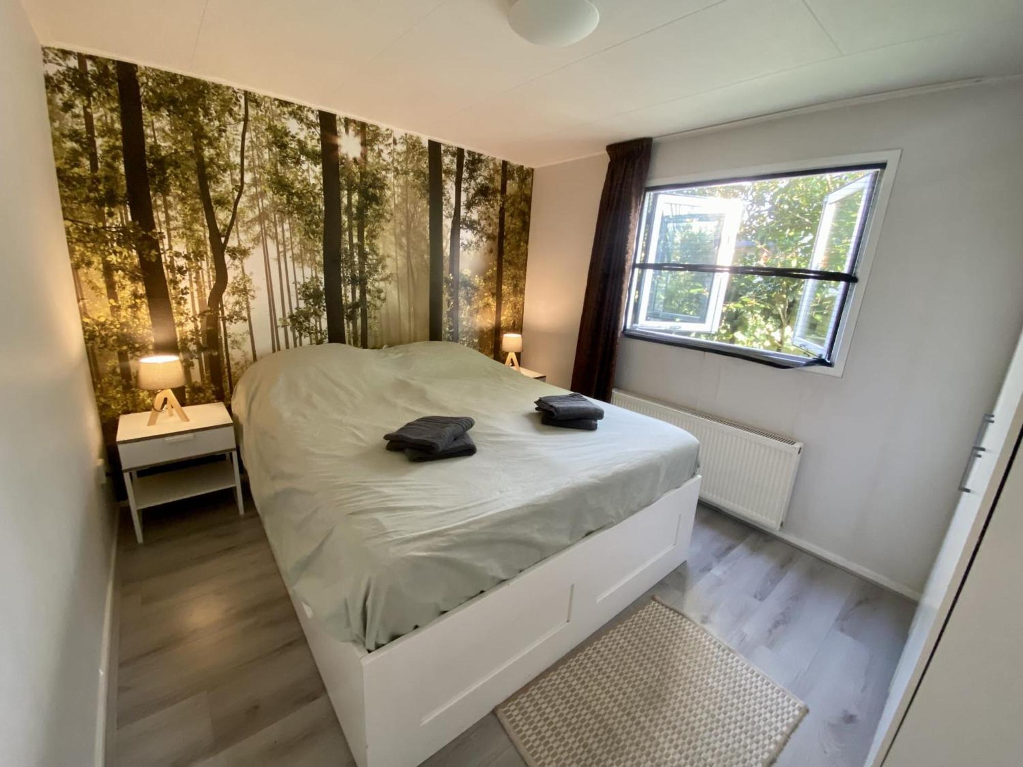 Veluwe Vakanties: Chalet Retreat with Private Sauna in National Park Putten Exterior photo
