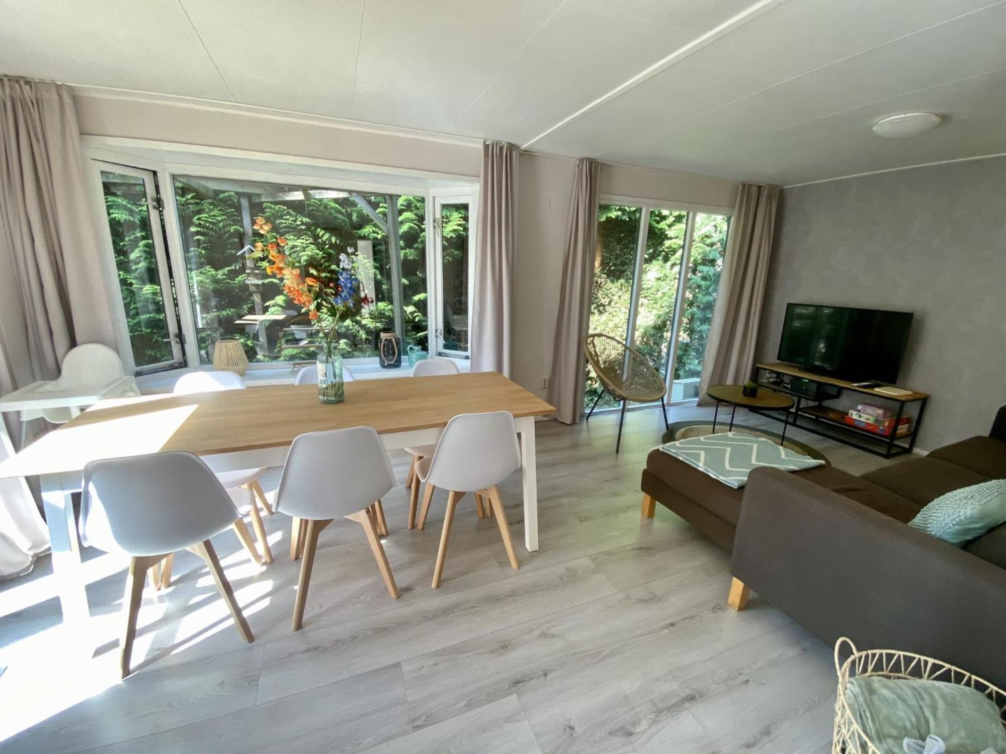 Veluwe Vakanties: Chalet Retreat with Private Sauna in National Park Putten Exterior photo