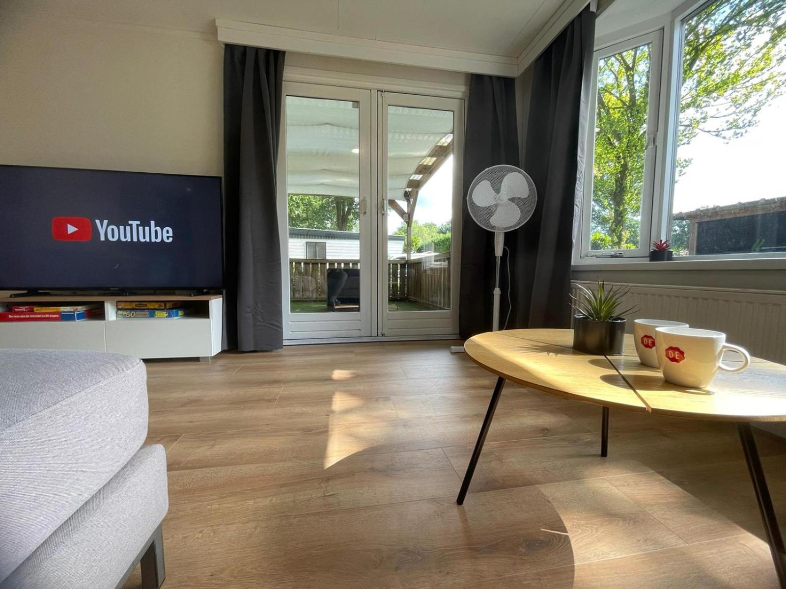 Veluwe Vakanties: Chalet Retreat with Private Sauna in National Park Putten Exterior photo