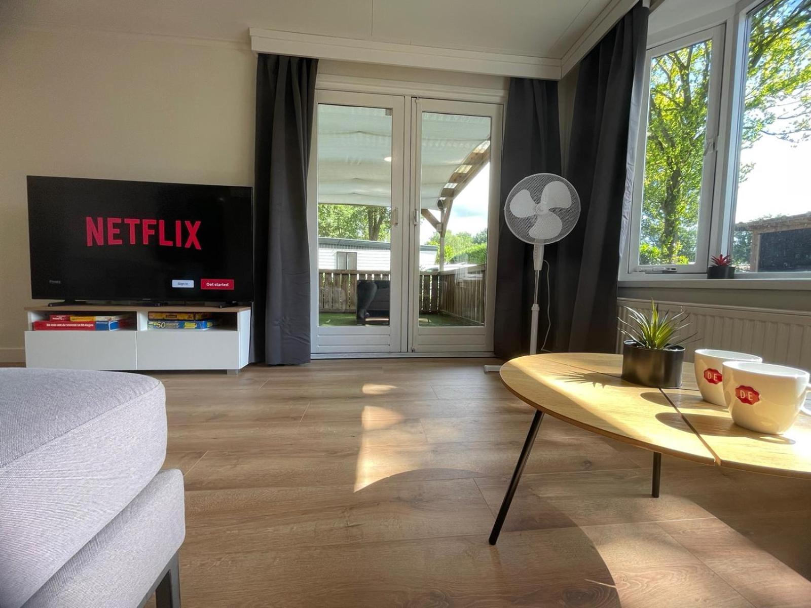 Veluwe Vakanties: Chalet Retreat with Private Sauna in National Park Putten Exterior photo